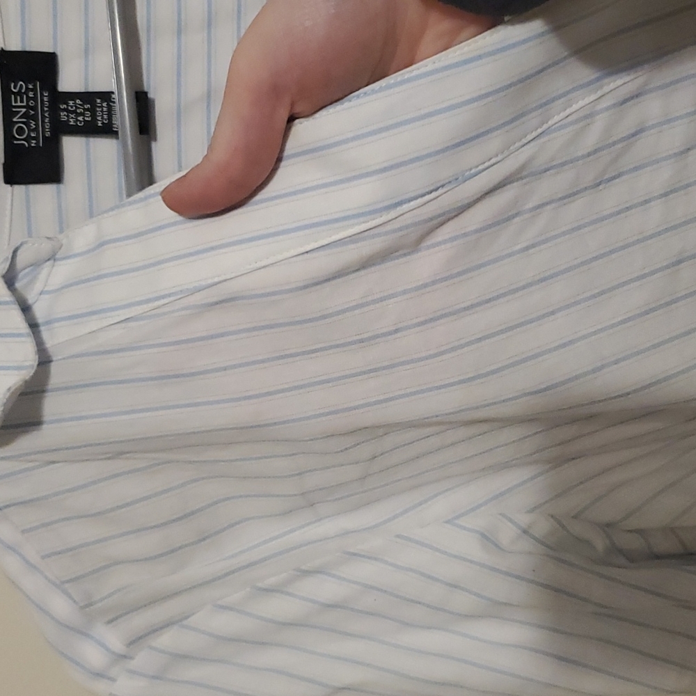 Jones New York Blue and white stripped blouse - Picture 6 of 6